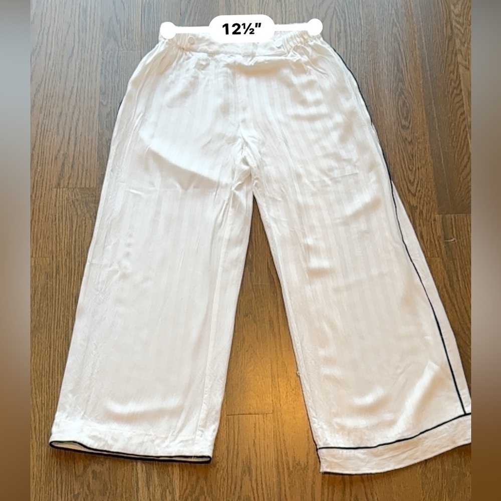 Anthropology, pull on-elasticized pants. Hemming repair in one side require H - Picture 3 of 5